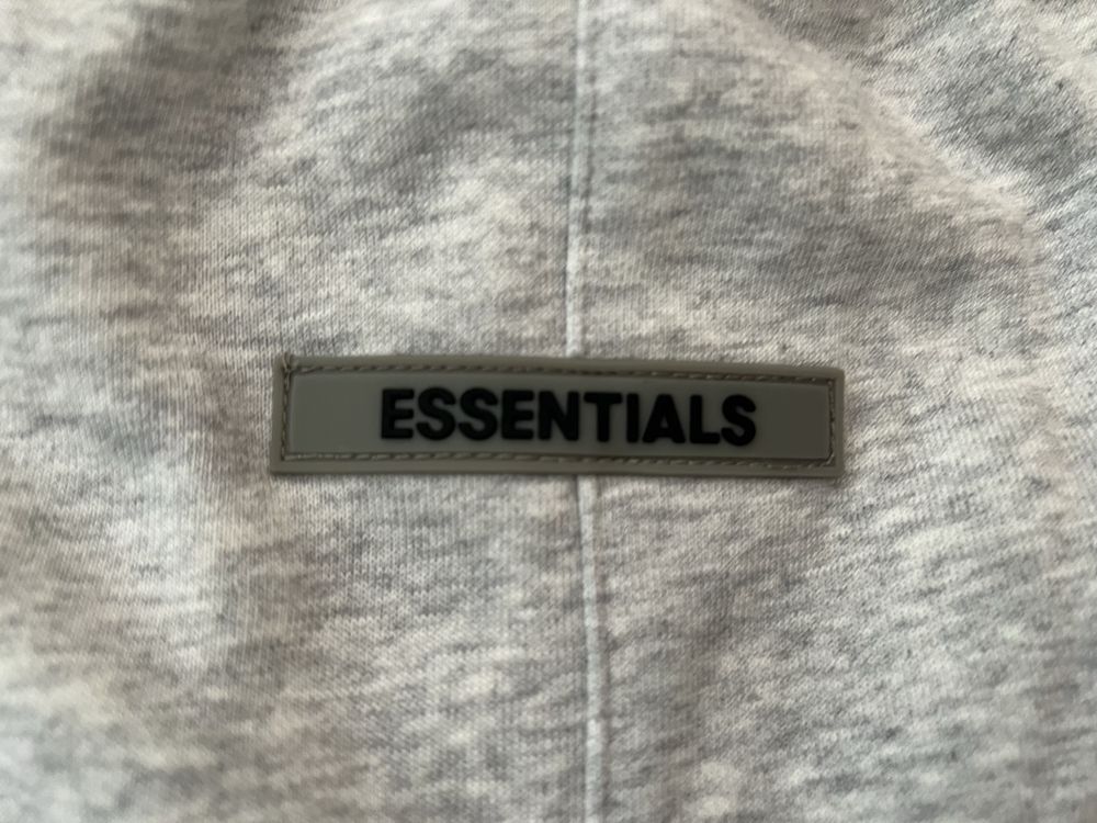 Продам новые штаны Essentials серые