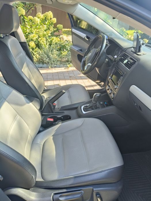 Продам VW Jetta 1.4 tsi, hybrid, 2013 года