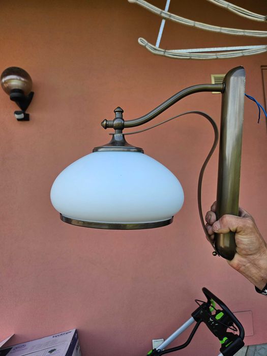 Duży żyrandol i komplet  kinkietów