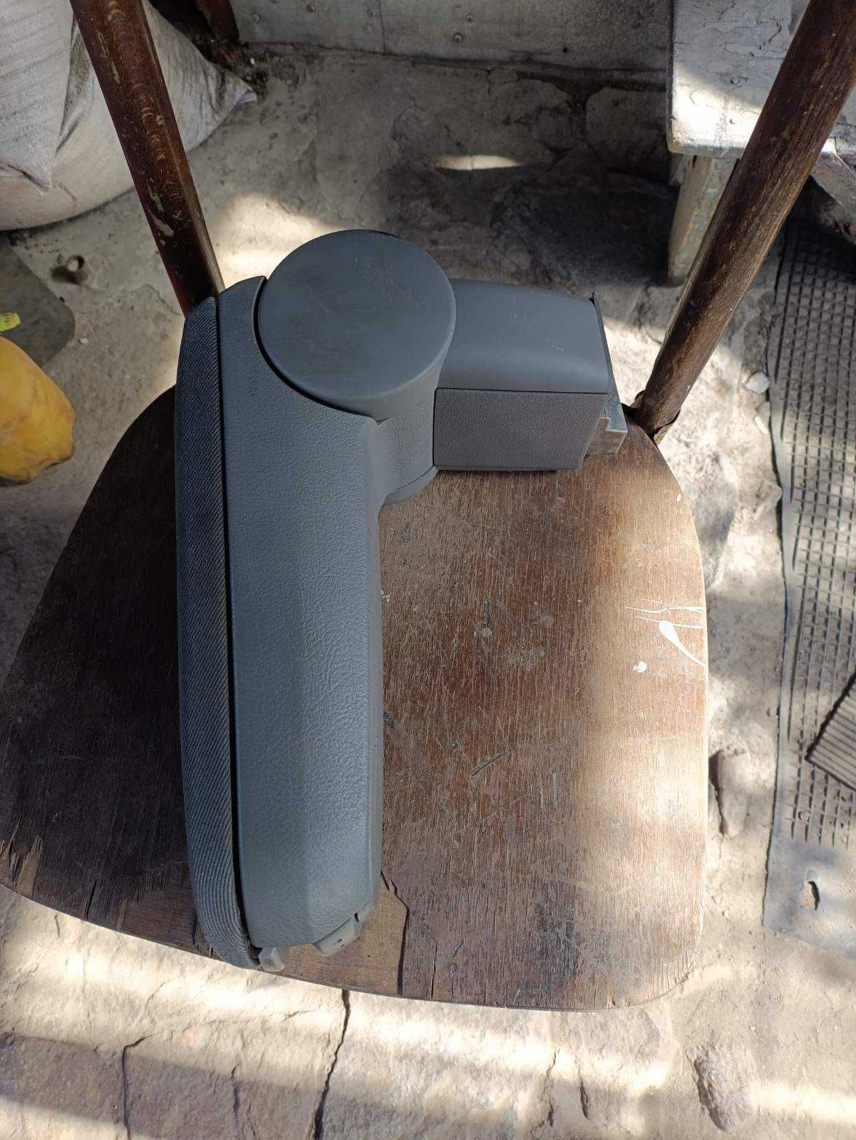 Продам підлокітник для авто Шкода.