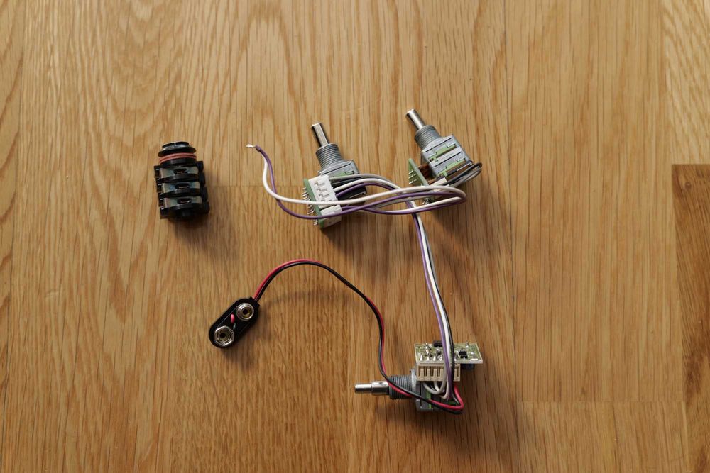 2-pasmowy preamp basowy MEC BEC 2