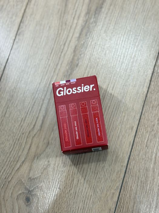 Лімітований набір мініатюр парфумів glossier fragrance wardrobe