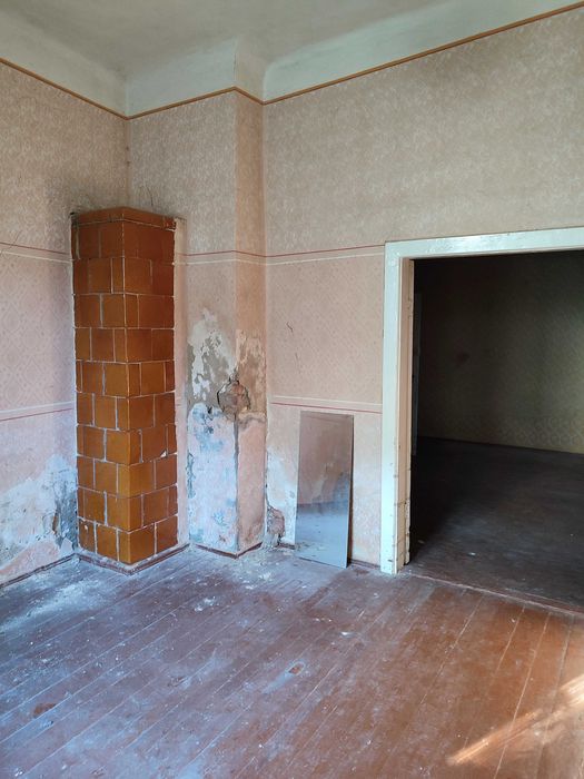 Півбудинка з окремою ділянкою і двором в центрі міста