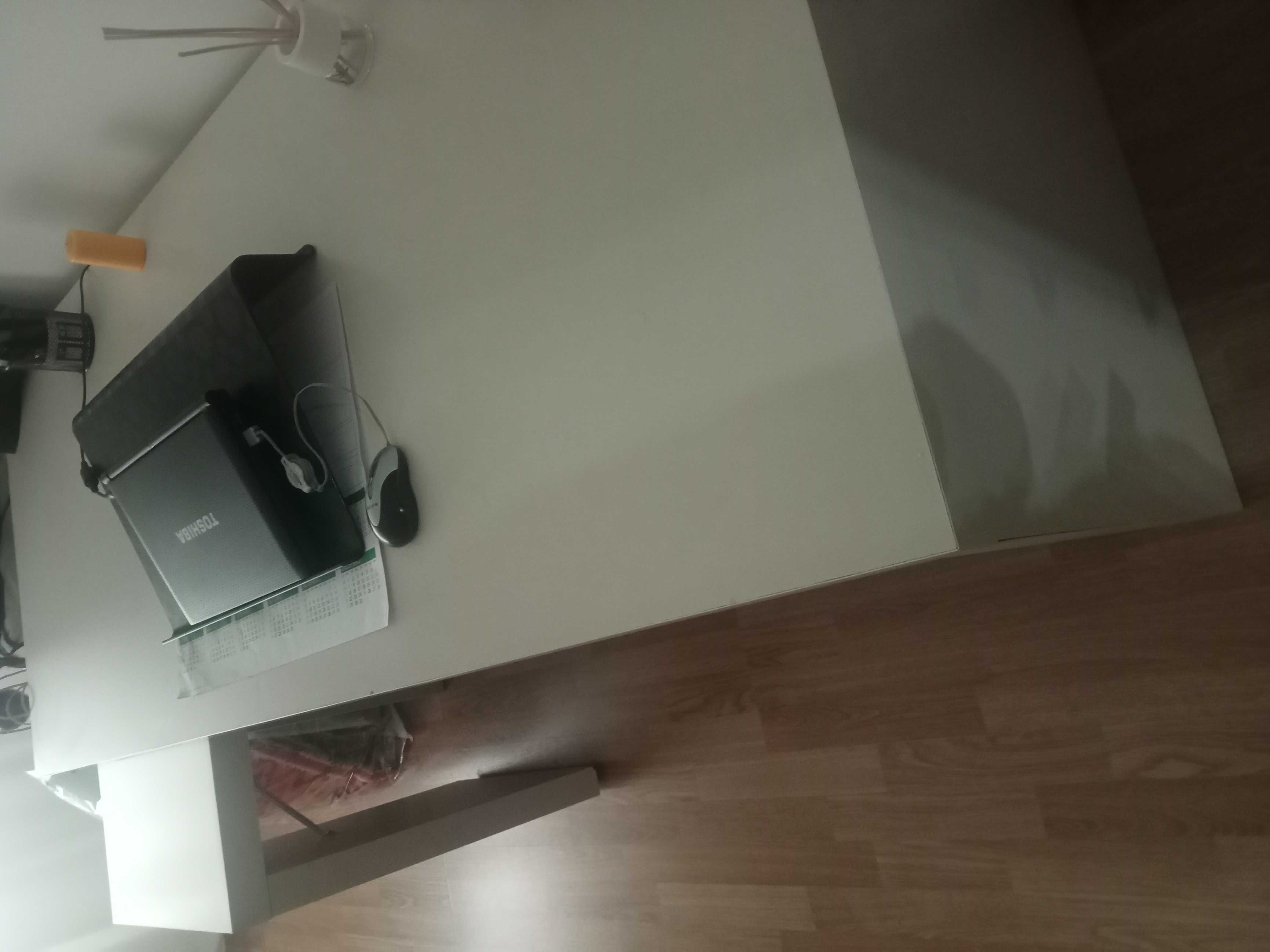 Mesa escritório branca em ótimo estado 1.5 comp 65 larg
