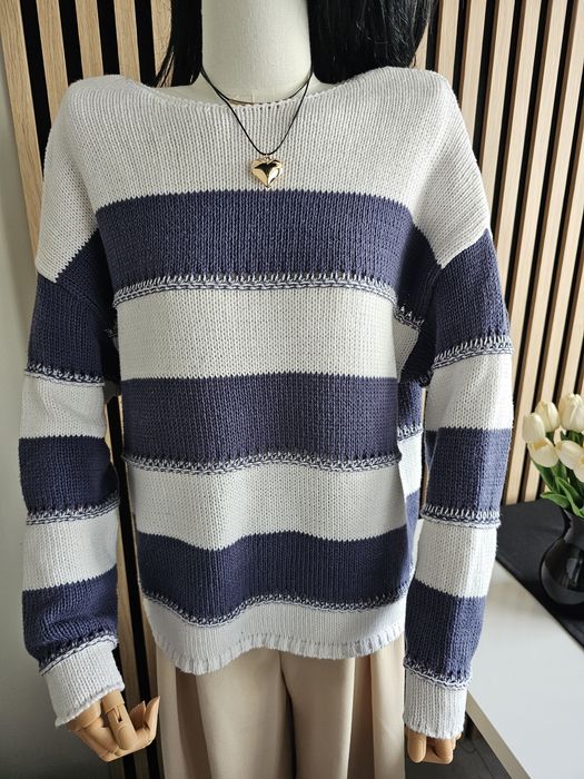 Sweter luźny  biało-granatowy klasyczny kapsułowy swobodny zimowy  Pau