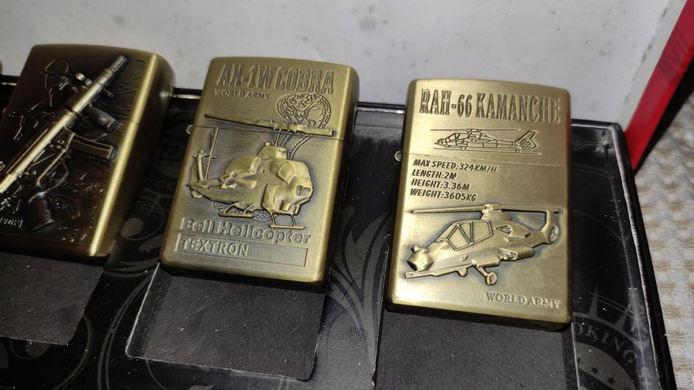 Conjunto de 4 isqueiros tipo Zippo novos de coleção