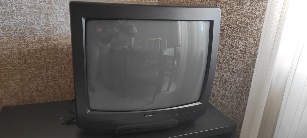 Vendo Televisão, Leitor DVD, Leitor cassetes e colunas