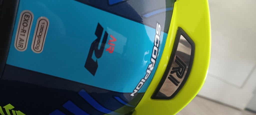 Capacete Scorpion R1