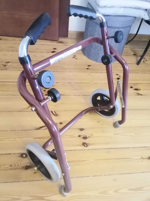 Podpórka dwukołowa, balkonik, chodzik - sprzedam