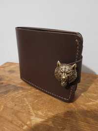 Męski skórzany brązowy portfel z wilkiem ręcznie robiony
