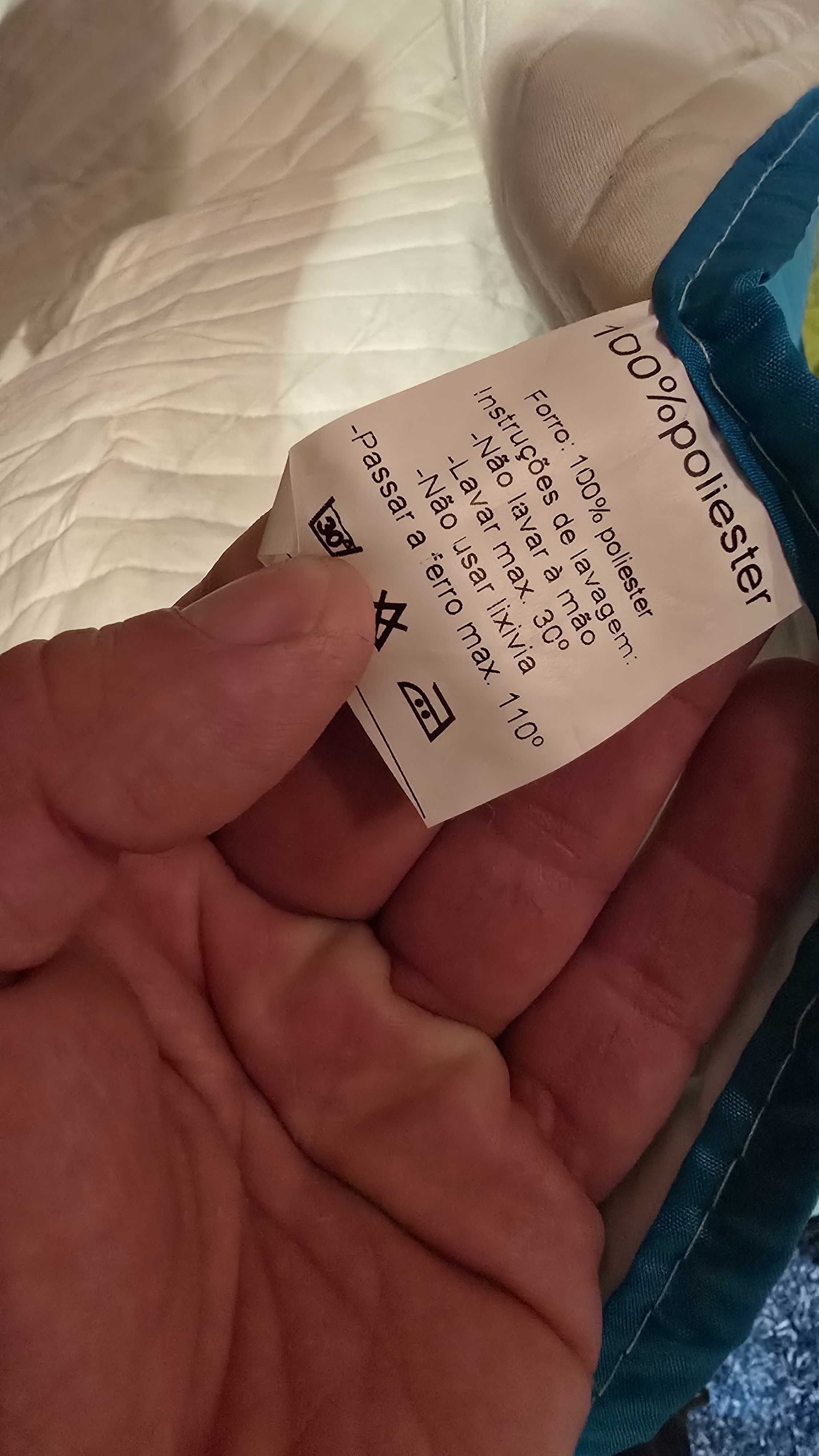 Colcha de cama usada como nova