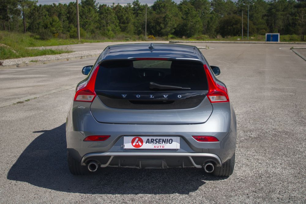 Volvo V40 D4 R-Design
