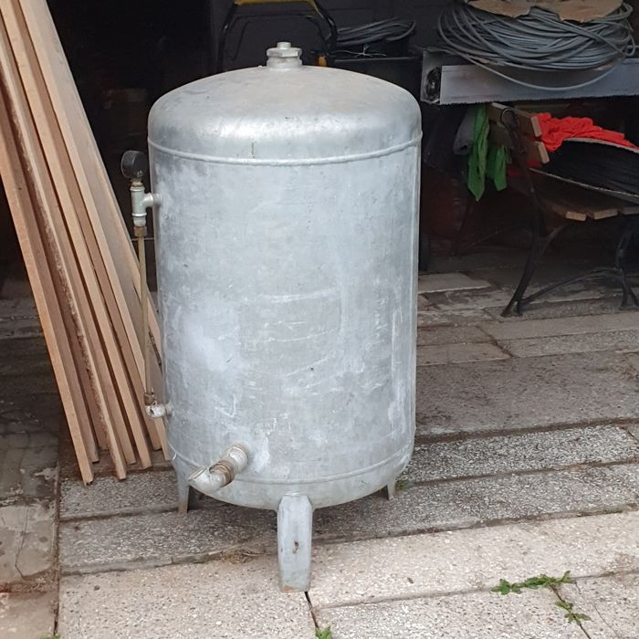 Używany zbiornik hydroforowy ocynkowany 200l
