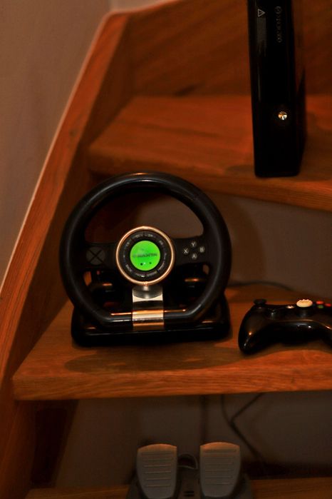 Konsola Xbox 360 E series. Kinect. Wi-Fi.Kierownica.