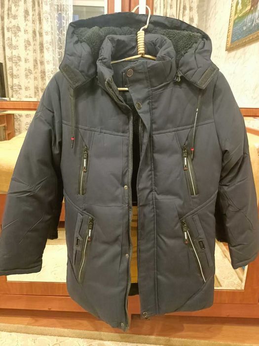 Зимова куртка на хлопчика темно-синя, зріст 152 см, на 10-12 років