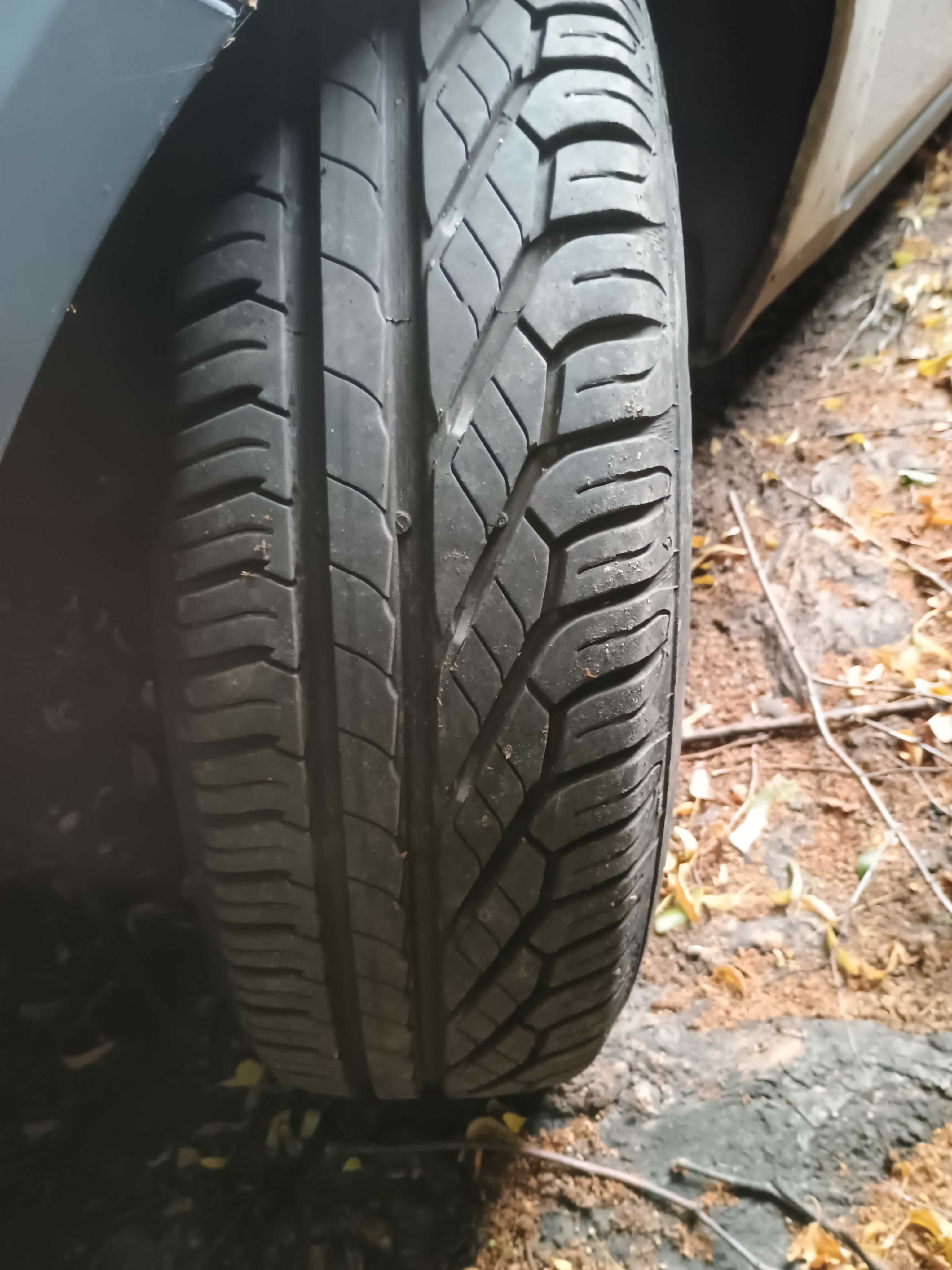 Komplet kół opony Uniroyal Rain Expert 3  175/65 R14 Fiesta 2004