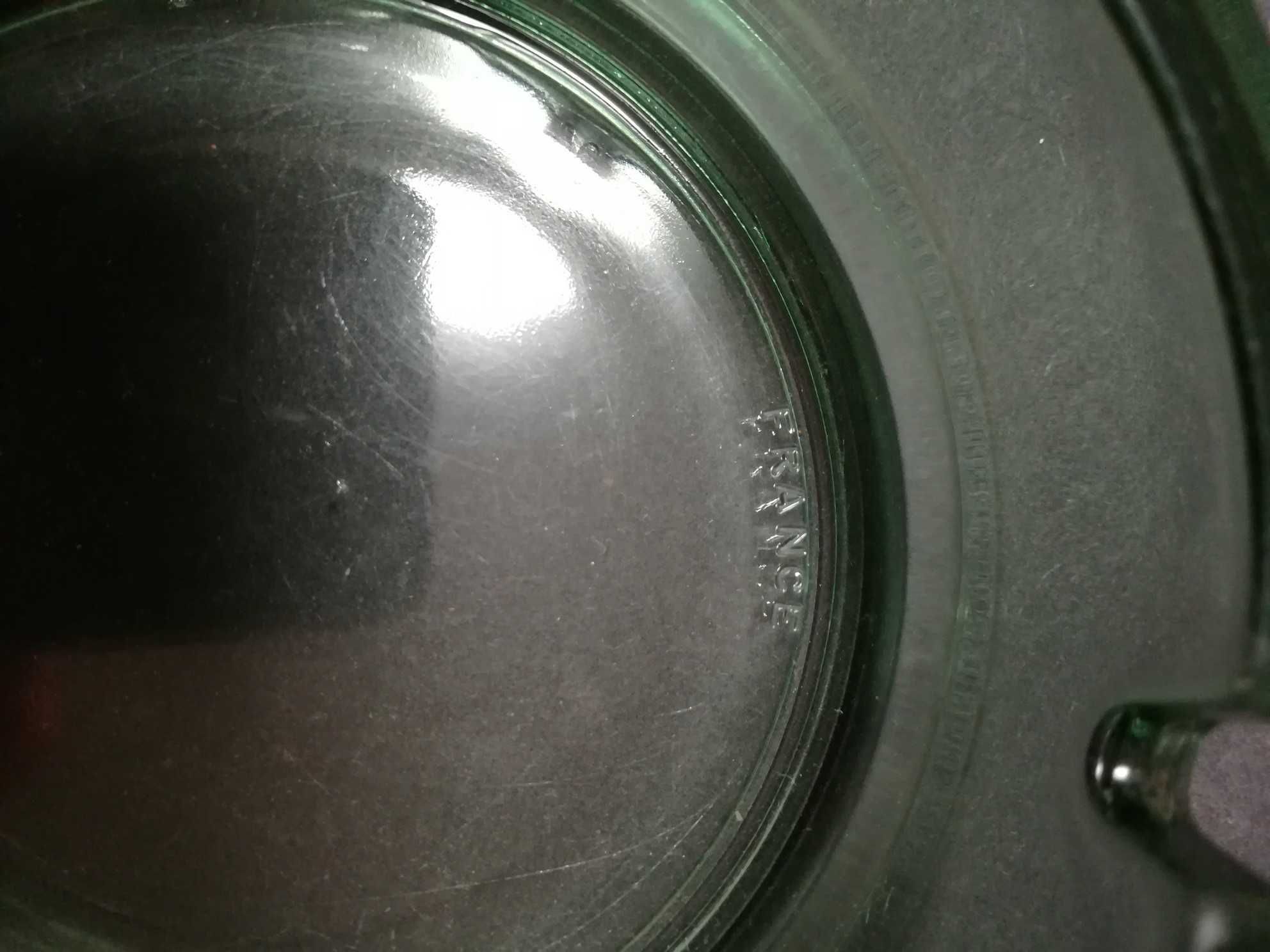 Zielona popielnica szkło w odcieniu butelkowym