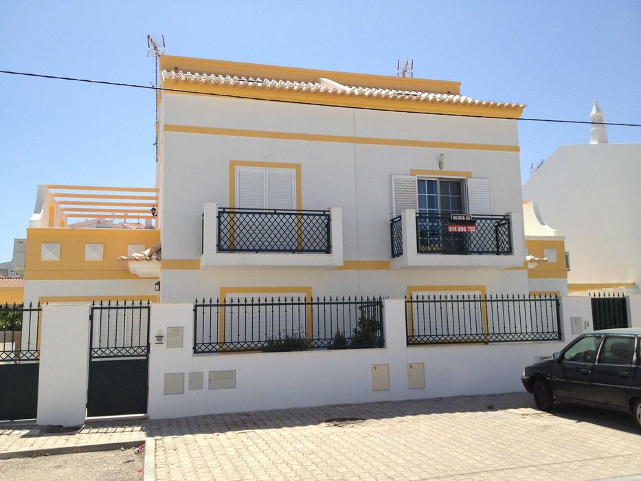 Moradia V4 PISCINA 400m praia Manta Rota