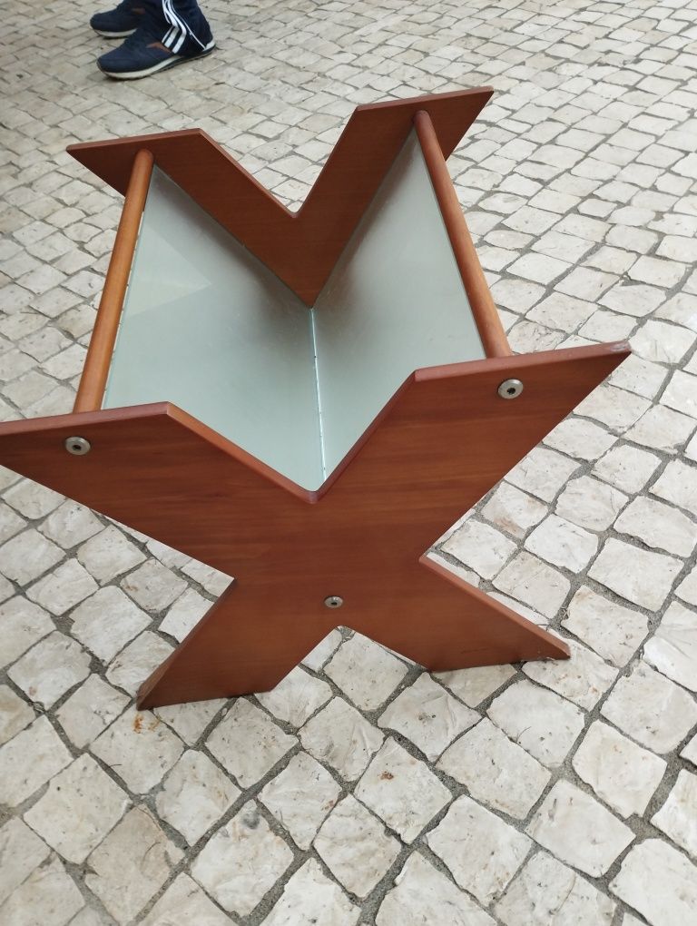 Porta revistas em madeira