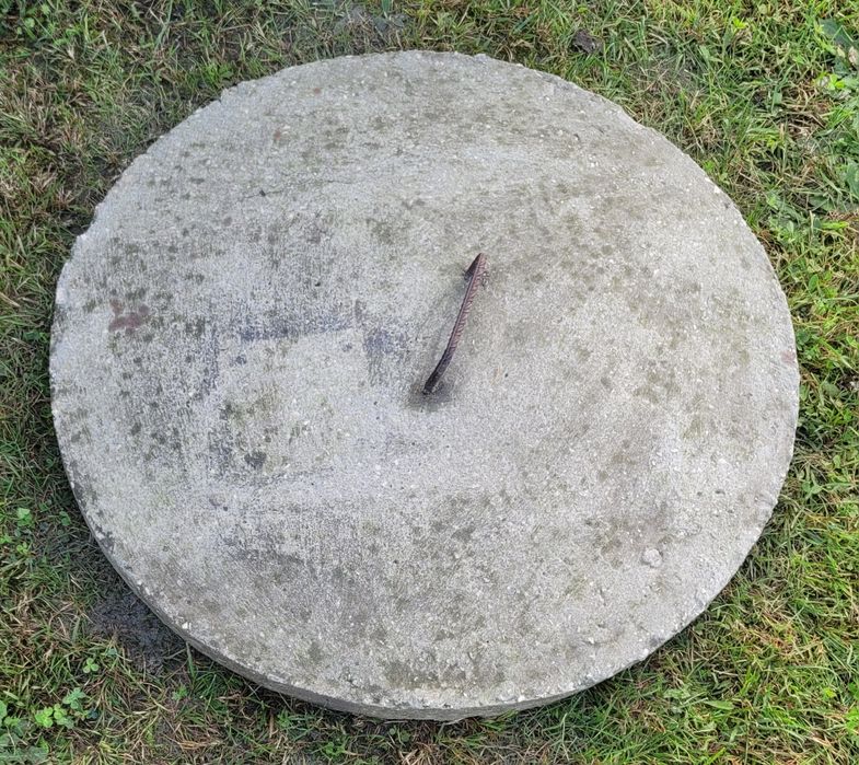 Pokrywa betonowa na szambo studnia studzienka duża