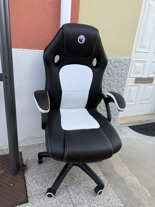 Cadeira de escritorio com rodas