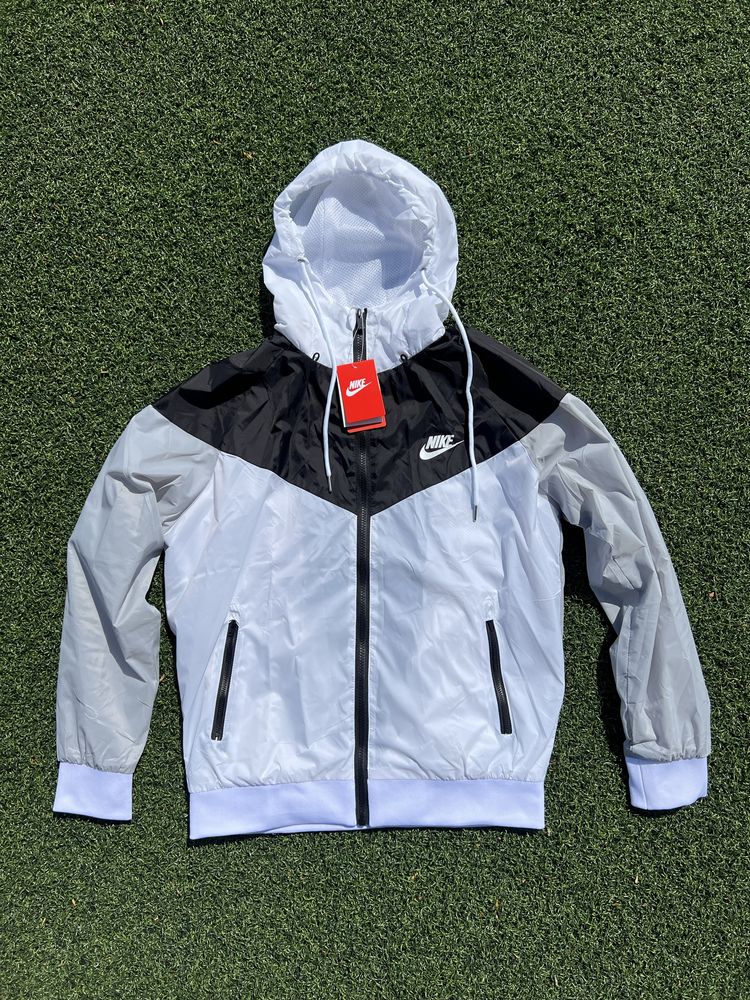 Вітровка Nike Windrunner