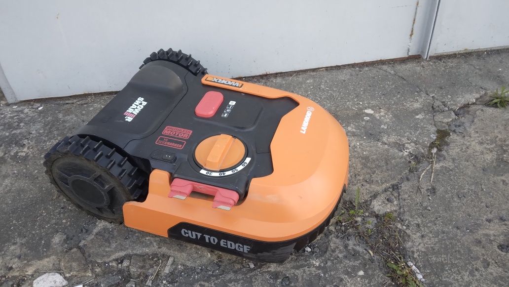 Robot koszący WORX WR141E kosiarka samojezdna Worx 500m²