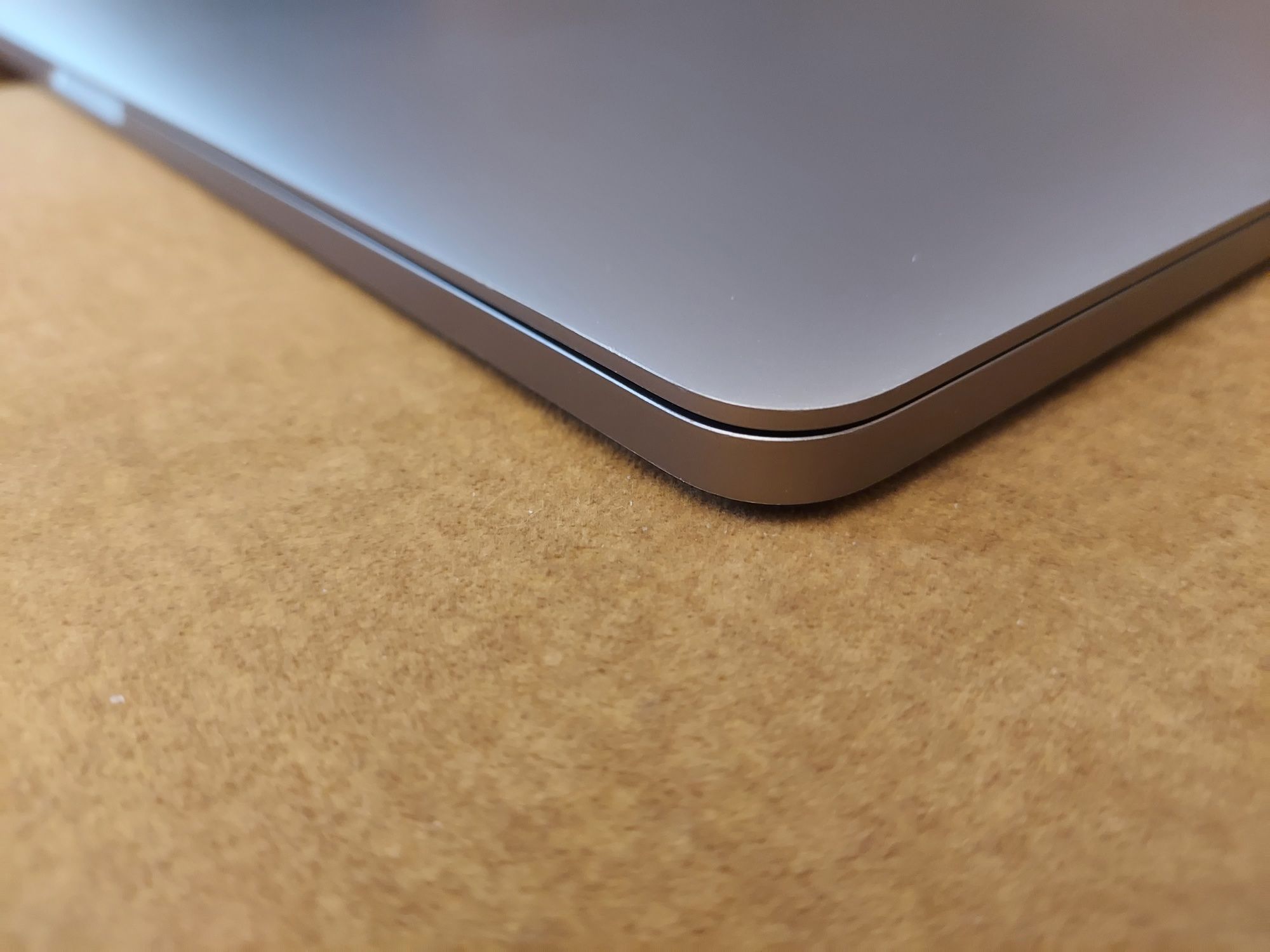 Macbook Pro 15, 2019, i9, 16/512, Radeon, Retina