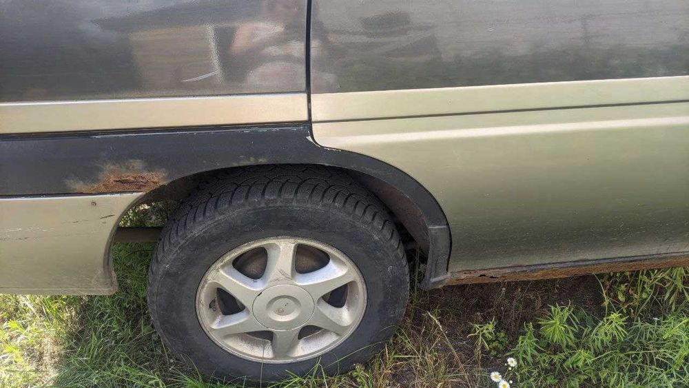 Nissan Prairie 2.0 M11 1990г