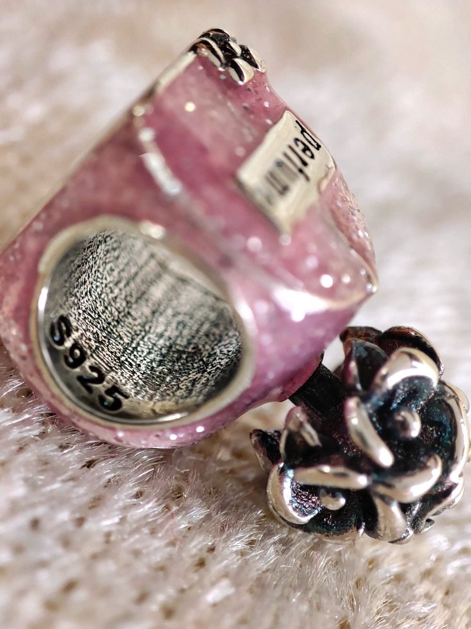 Charms w kształcie flakonika perfum różowy brokat na Pandora