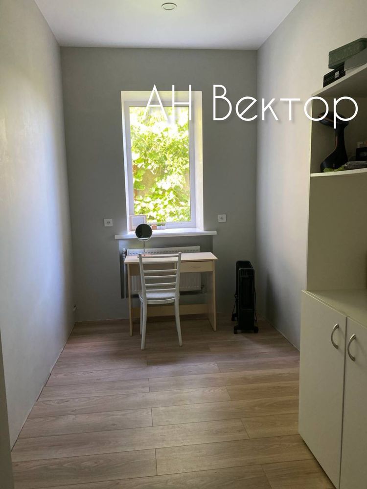Продам два дома на одном участке в Харькове пос.Ледное