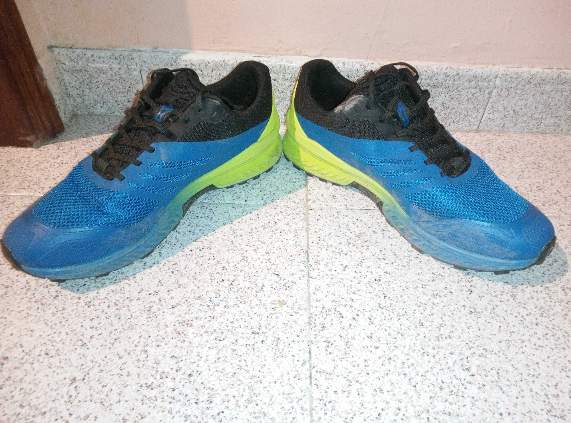 Sapatilhas INOV-TrailRoc 280_42_27cm_Trail_Corrida