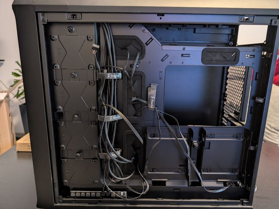 FRACTAL DESIGN Torrent Solid Czarny