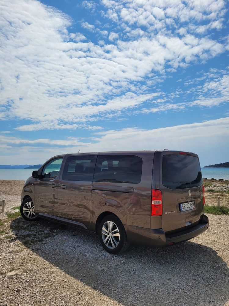 Do wynajęcia. Luxus Bus Peugeot Traveller Long, 8-osobowy