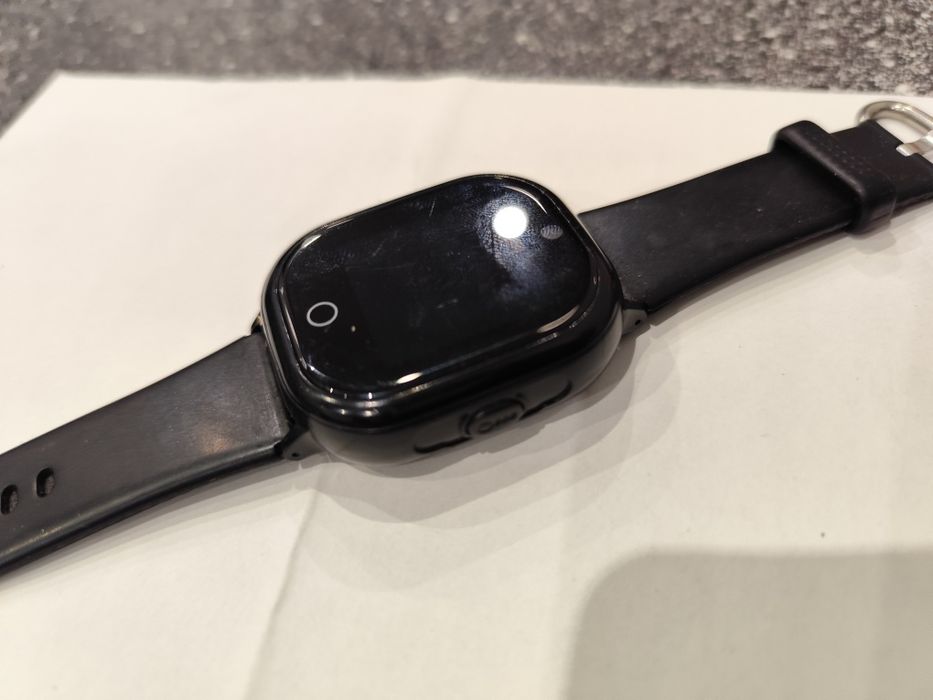 Zegarek  elektroniczny z funkcją lokalizacji dziecka używany