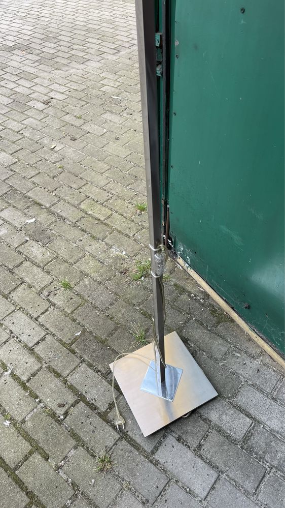 Lampa stojąca minimalistyczna