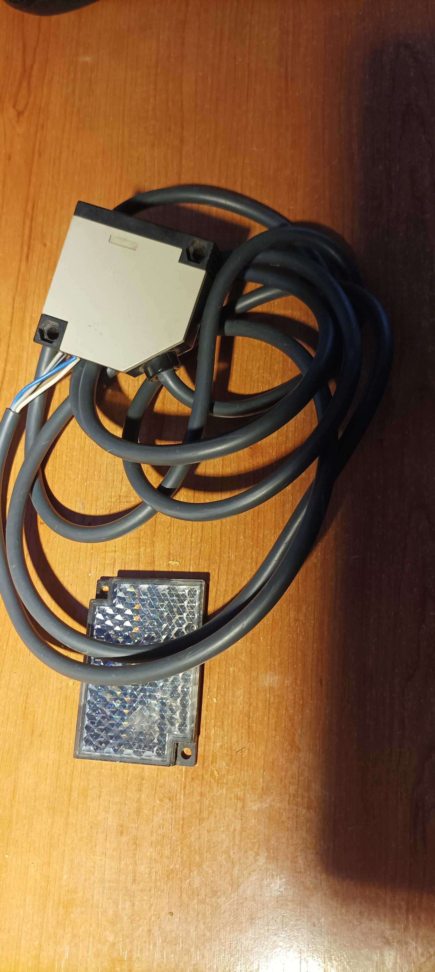 sensor fotoelétrico OMRON E3JK-R2M2