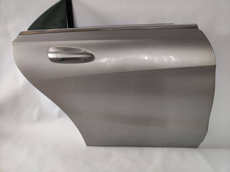 Mercedes CLA w117 250 drzwi prawe prawy tył srebrny 761 kompletne