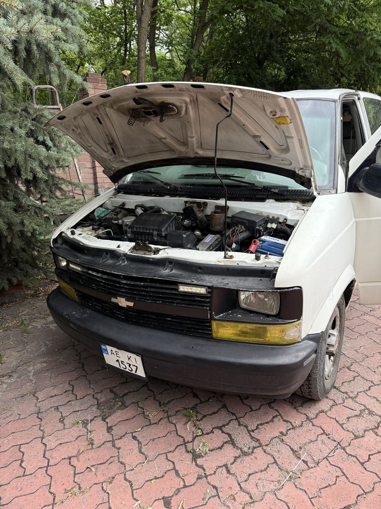 минивен бус Astro van Chevrolet 2004 газ/бенз