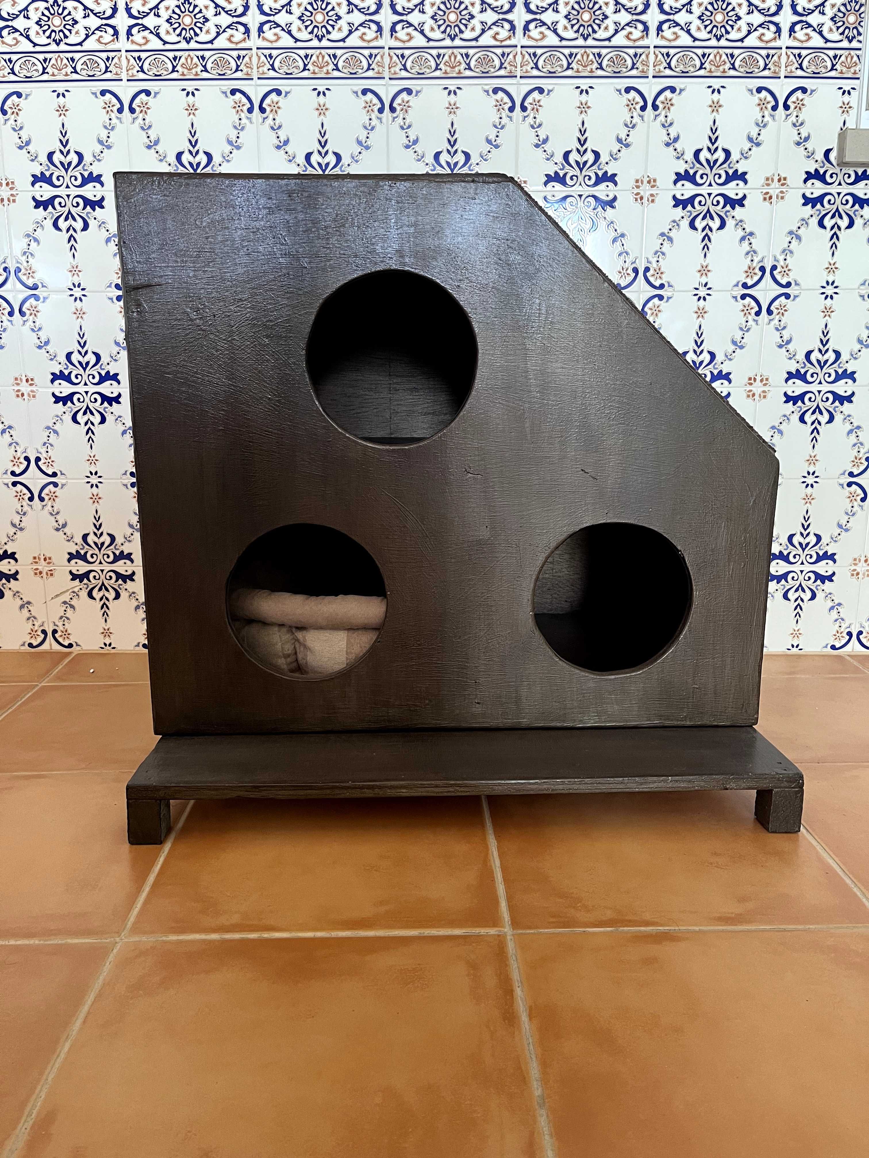 Casota / Esconderijo Artesanal para Gatos