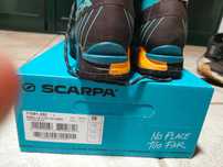 Botas de alpinismo La Scarpa com pouco uso 39