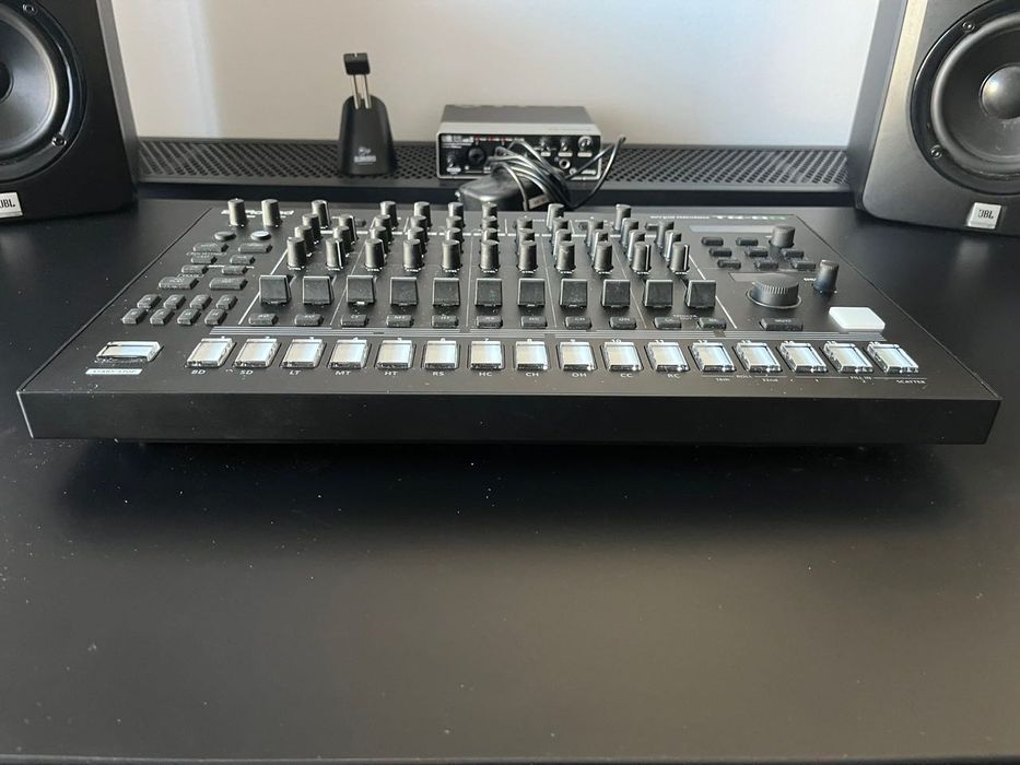 Roland TR 8S Como Novo