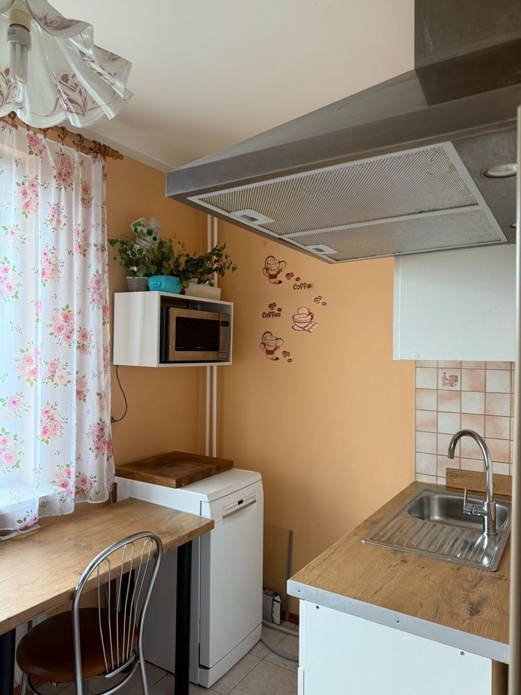 Sprzedam zadbane, dwu pokojowe mieszkanie z balkonem w Michalowie