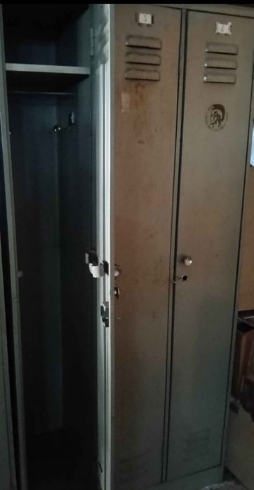 Cacifos em metal, com 3 portas
