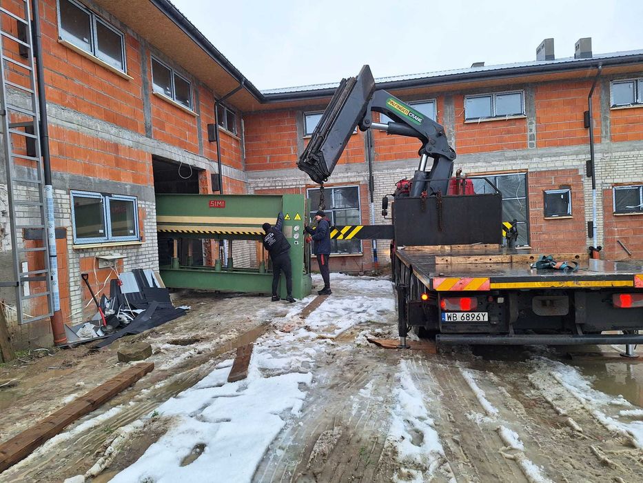 Relokacja maszyn, transport, usługi HDS.