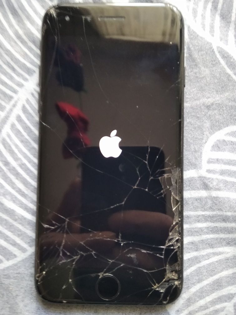 Продам IPhone 7 /32GB