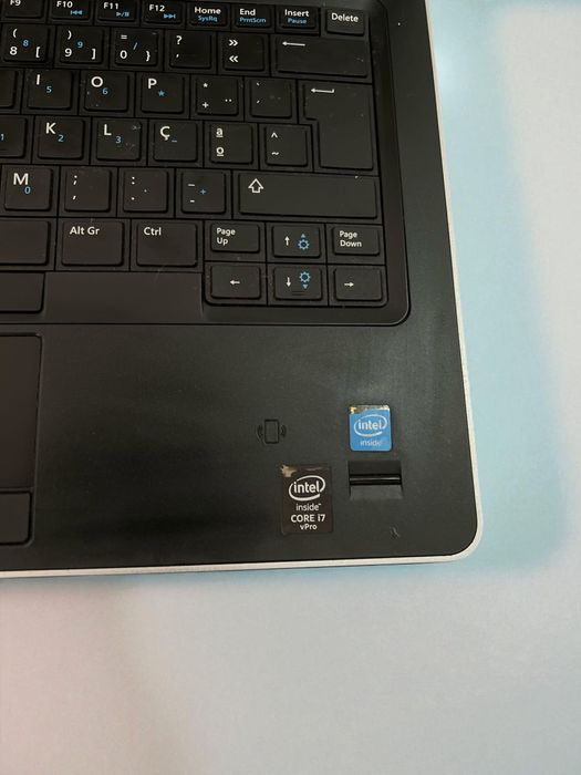 Dell Latitude 7440 - Intel Core i7 - Falta Ecrã