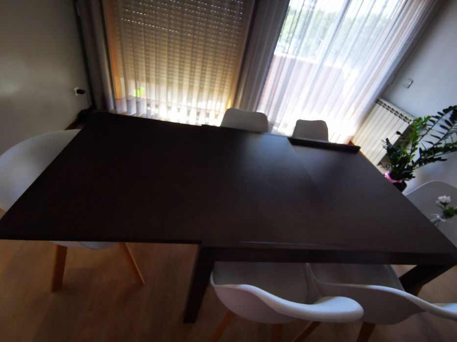 Mesa extensível e 6 cadeiras