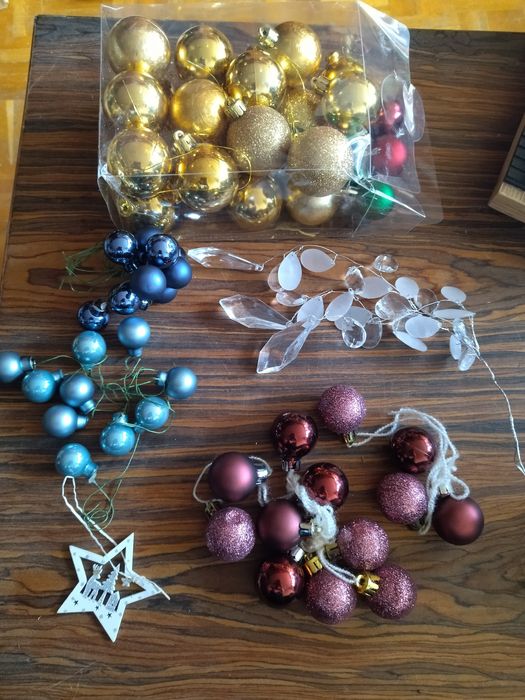 Ozdoby choinkowe, różne bombki