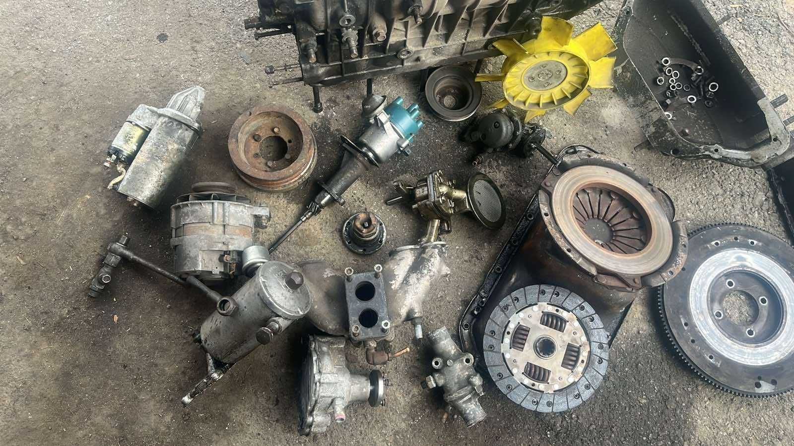 Двигун ЗМЗ-402 (24д) Газель вантажна карбюратор розбор деталі